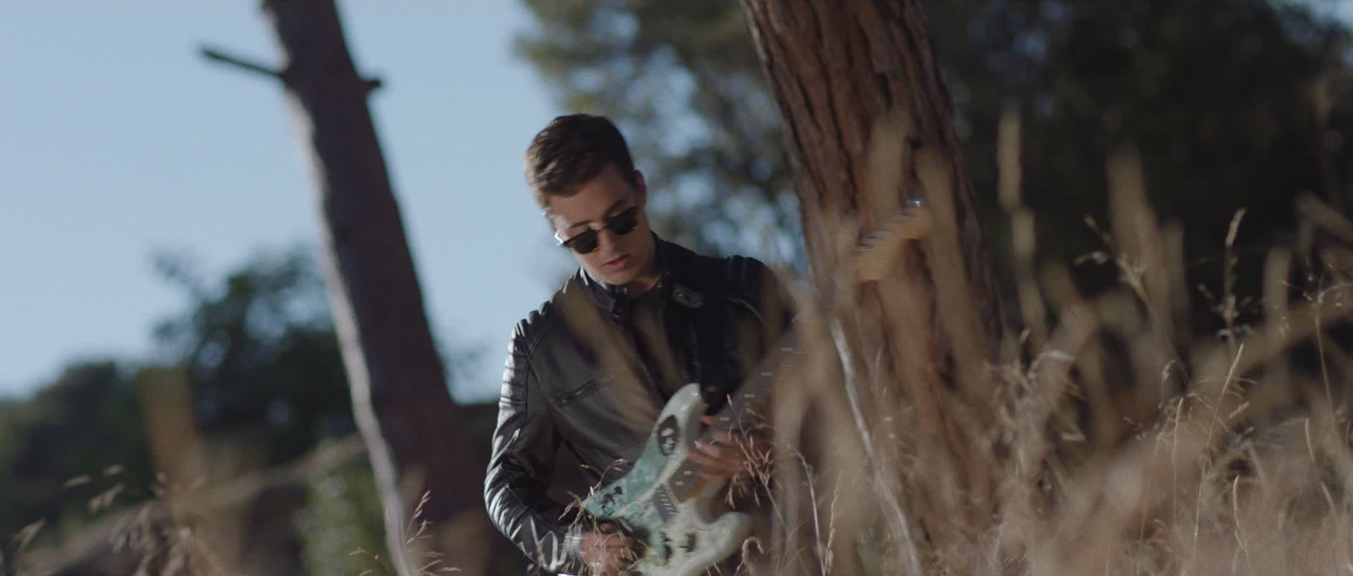 En mi Piel - Niko Directed by Adrian Egea & Cinematography by Alejandro H. Madrid